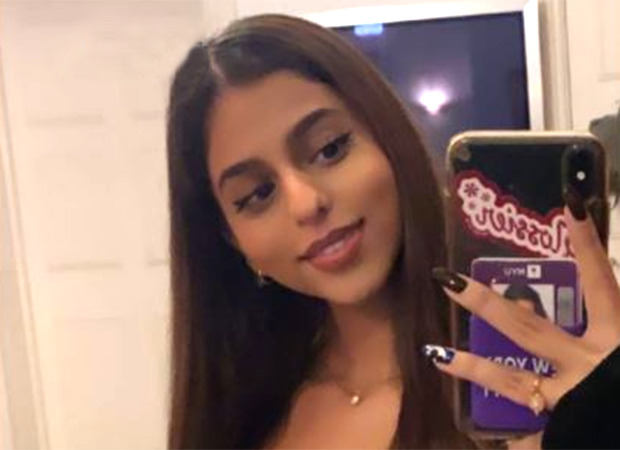 Suhana Khan shares a stunning mirror selfie sporting her infectious smile