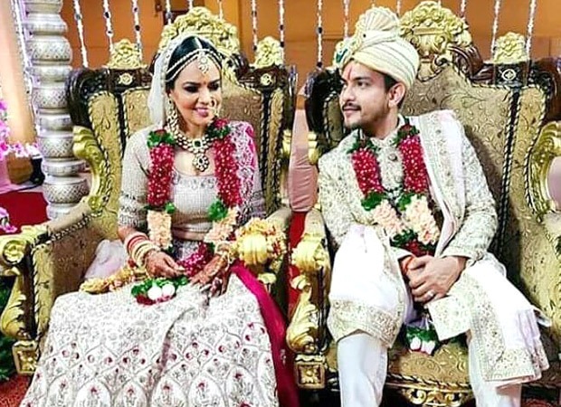 Aditya Narayan and Shweta Agarwal’s pictures from their wedding ceremony are too cute to miss