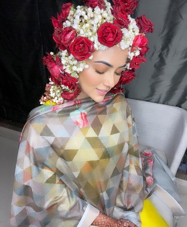 Sana Khan looks ethereal donning a floral braid post her nikah with Mufti Anas