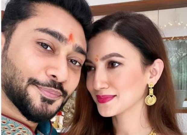 Newly weds Gauahar Khan and Zaid Darbar get a grand welcome at their friends’ place; see pics