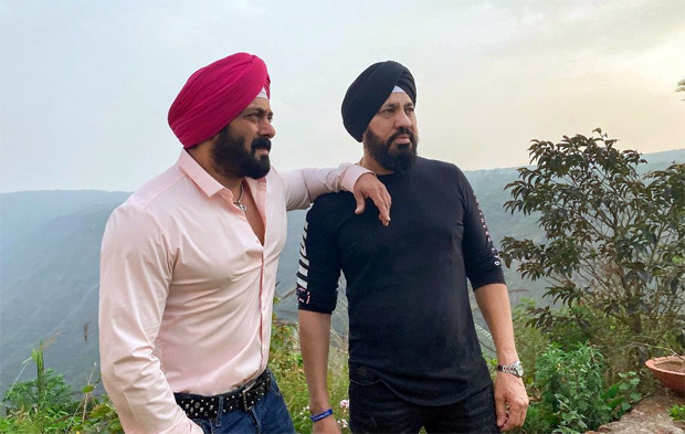 Turban-clad Salman Khan strikes a pose with Shera on the sets of Antim - The Final Truth 