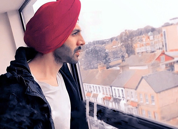 Kartik Aaryan dons a turban as he wishes fans on Lohri; Sonakshi reminds him of the photographer