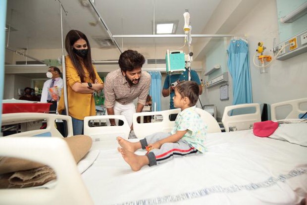 Riteish and Genelia Deshmukh spend time with kids at the Tata Memorial Hospital on 20th International Childhood Cancer Day