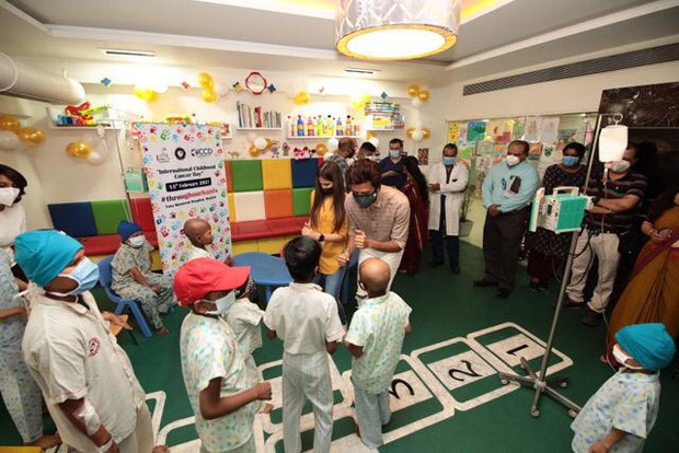 Riteish and Genelia Deshmukh spend time with kids at the Tata Memorial Hospital on 20th International Childhood Cancer Day