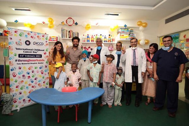 Riteish and Genelia Deshmukh spend time with kids at the Tata Memorial Hospital on 20th International Childhood Cancer Day