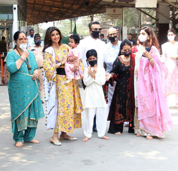 shilpa shetty and daughter samisha pose for the paparazzi after their visit to siddhivinayak temple with their family