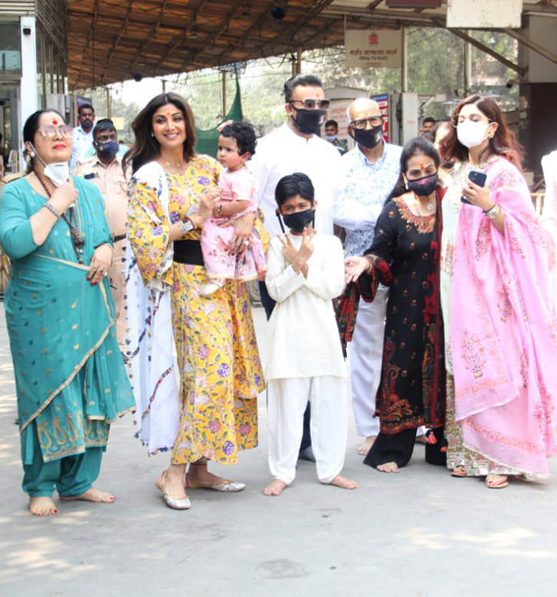 shilpa shetty and daughter samisha pose for the paparazzi after their visit to siddhivinayak temple with their family