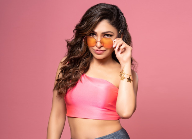  Tulsi Kumar turns host for the first time with Indie Hain Hum season 2