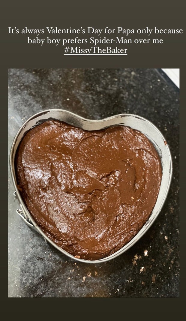 Shahid Kapoor’s daughter Misha bakes a heart-shaped cake for him, Mira Kapoor shares a picture