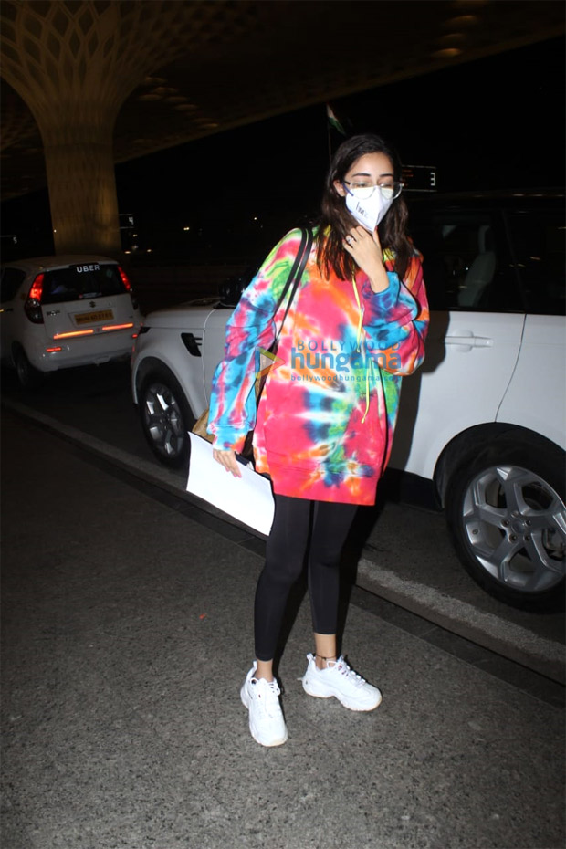 Ananya Panday pairs tie-dye sweatshirt with luxury Louis Vuitton tote worth Rs. 1.97 lakhs