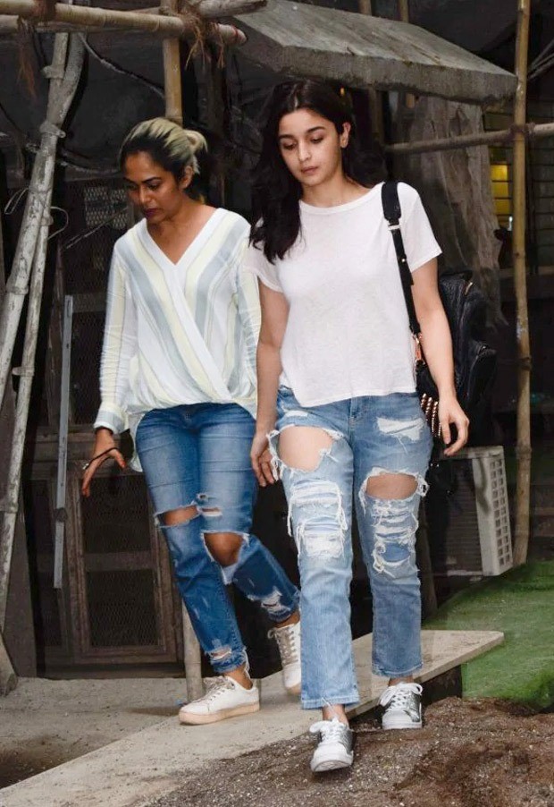 Bollywood celebrities give you a peek into 6 pair of jeans one must have in their closet