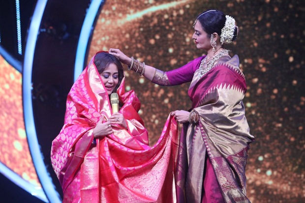 from dancing in sneakers to gifting a saree to neha kakkar, here’s how rekha had a great time on indian idol 12