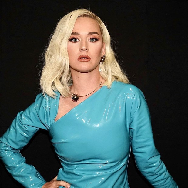 Katy Perry glows in blue Bottega Veneta latext mini dress, jokes her 'dress farts' on American Idol