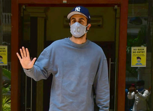 “Your lockdown is not on?” asks Ranbir Kapoor as he poses for the paparazzi in the city