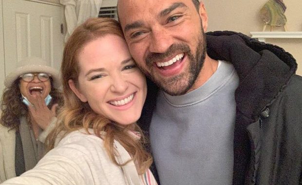 Jesse-Williams-reunites-with-Sarah-Drew-in-Greys-Anatomy-leaving-the-series-after-12-seasons-on-May-20 jesse williams reunites with sarah drew in grey’s anatomy; actor leaving the series after 12 seasons on may 20