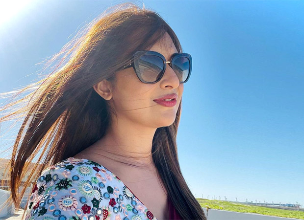 khatron ke khiladi 11 star divyanka tripathi soaks in the sun in cape town, says ‘suraj hua madham’