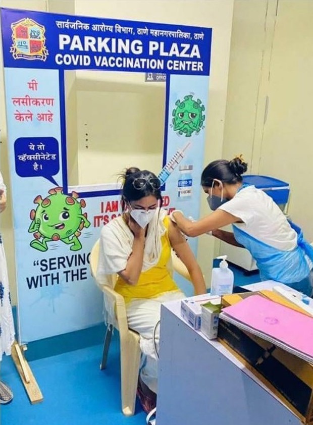 section 375 actress meera chopra poses as a frontline worker and gets vaccinated; deletes post after controversy erupts