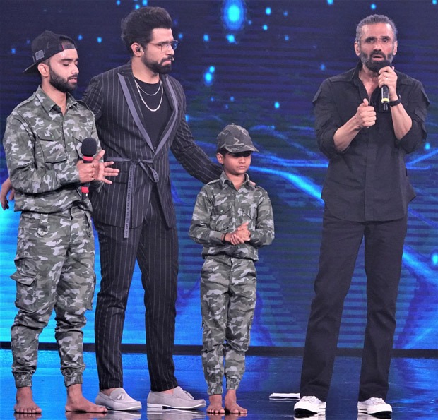 Suniel Shetty gets teary eyed after watching Pruthviraj's performance on 'Sandese Aate Hain' from Border