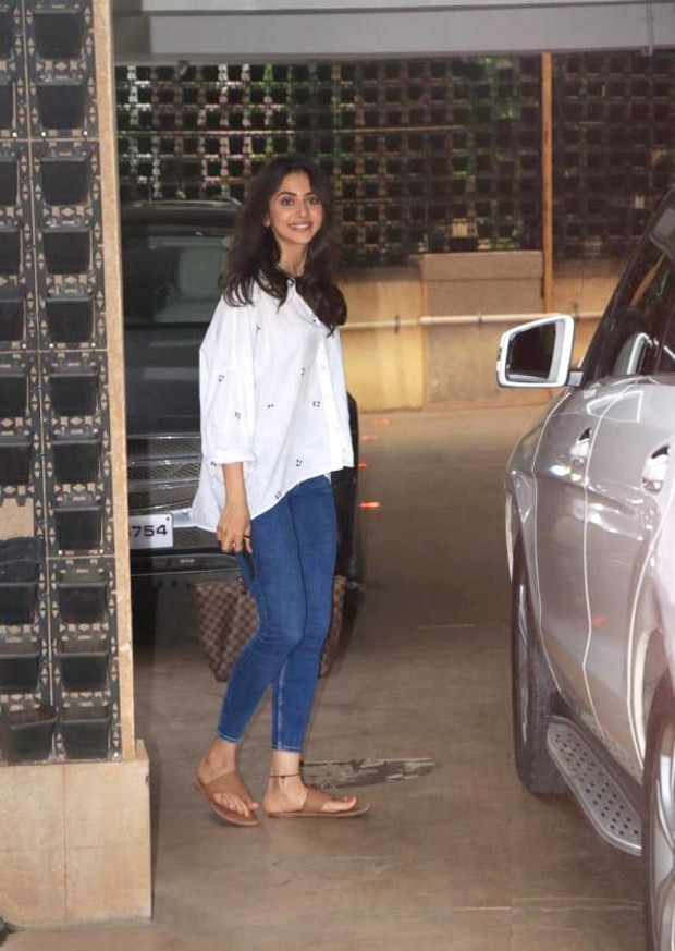 colour of the week: white – sara ali khan, jacqueline fernandez, malaika arora, janhvi kapoor bring out the basics