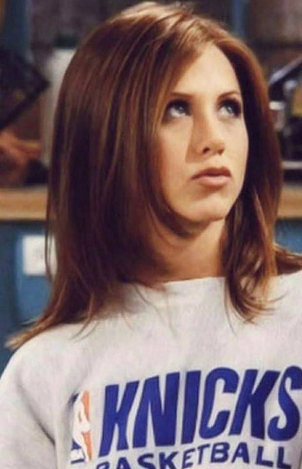 6 style cues from 90’s sitcom friends that are still trendy in 2021