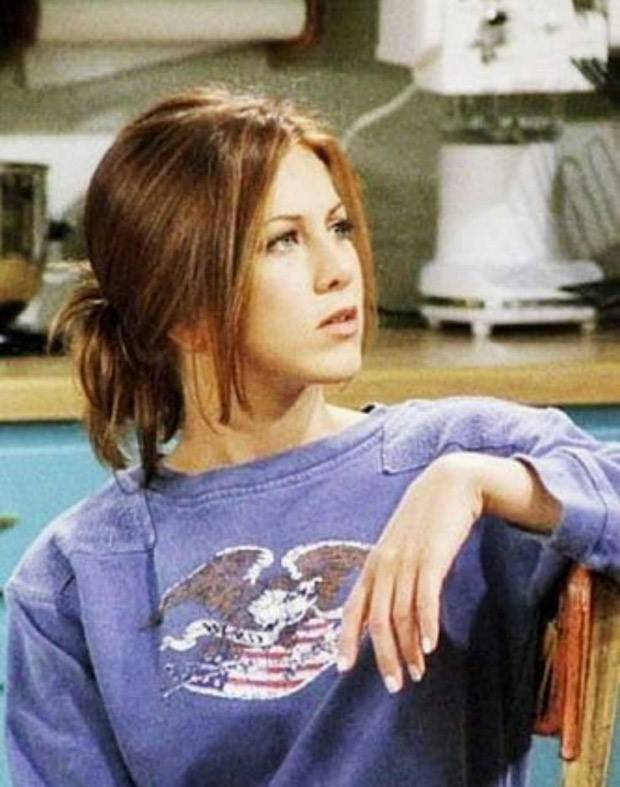 6 style cues from 90’s sitcom friends that are still trendy in 2021