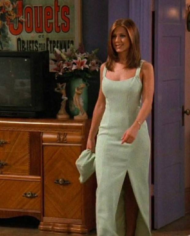 6 style cues from 90’s sitcom friends that are still trendy in 2021