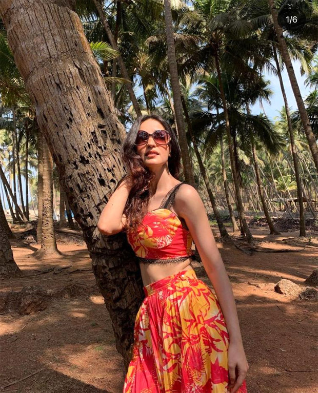 mohit sehgal clicks stunning pictures of sanaya irani in summery floral co-ord set