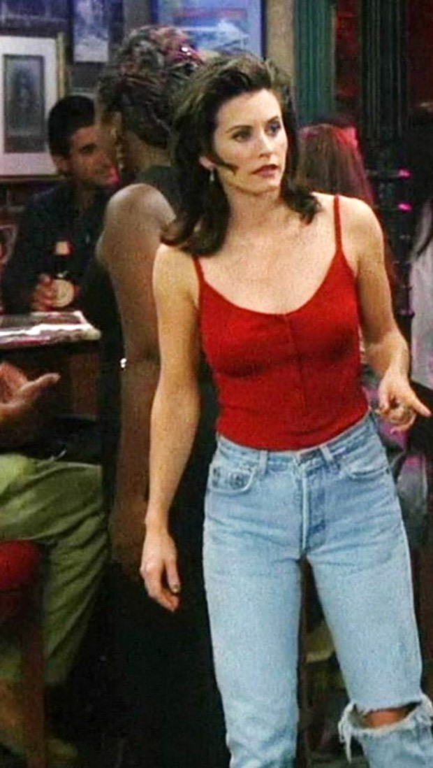 6 style cues from 90’s sitcom friends that are still trendy in 2021