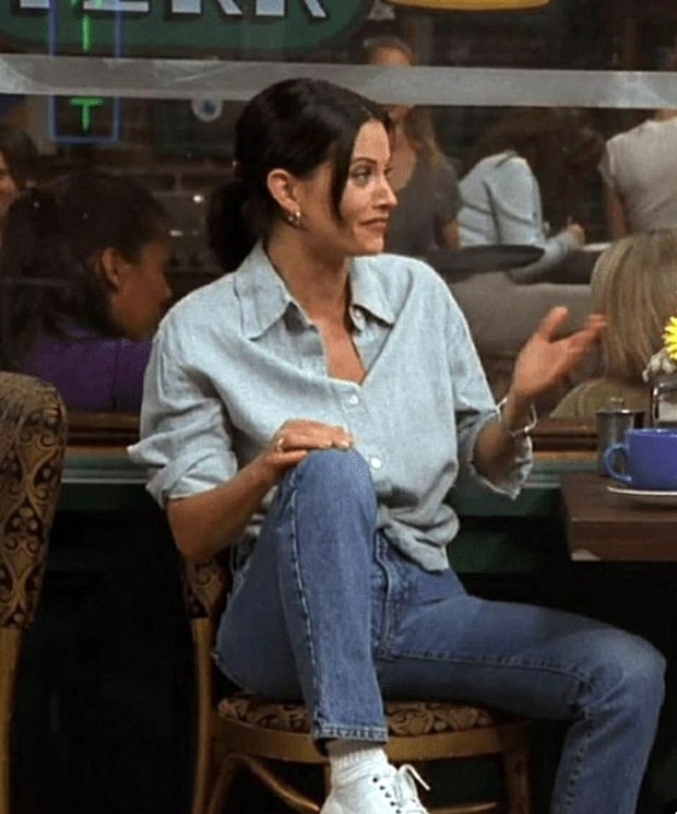 6 style cues from 90’s sitcom friends that are still trendy in 2021