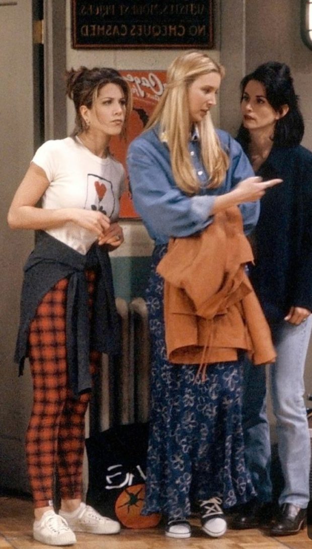 6 style cues from 90’s sitcom friends that are still trendy in 2021