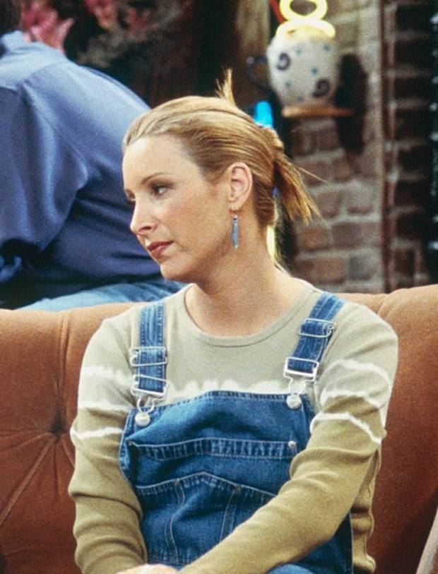 6 style cues from 90’s sitcom friends that are still trendy in 2021