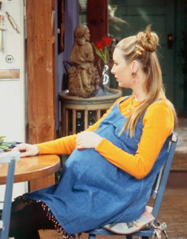 6 style cues from 90’s sitcom friends that are still trendy in 2021