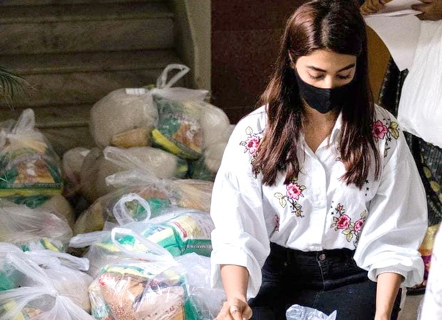 Pooja Hegde organises ration packets for 100 families, asks to keep hopes up during this difficult time!