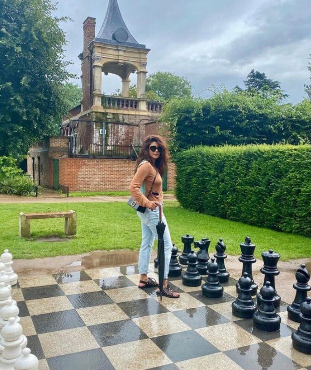 Priyanka Chopra Jonas posts snaps with her best friends making the best use of the London summer (1)