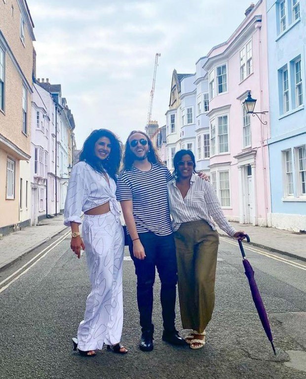 Priyanka Chopra Jonas posts snaps with her best friends making the best use of the London summer (1)