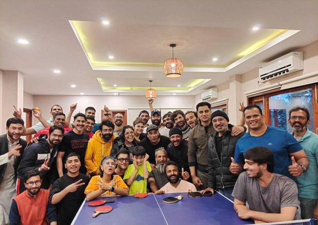 Aamir Khan and Naga Chaitanya enjoy a Table Tennis tournament with the unit of Laal Singh Chaddha, see pictures!