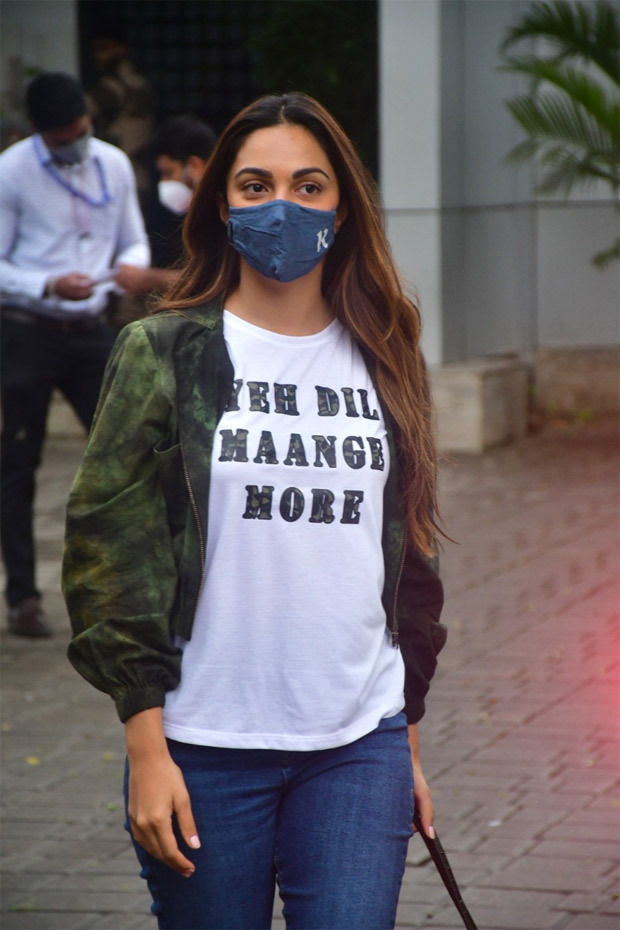 Kiara Advani looks her stylish best in Dil Maange More T-shirt and denim pants as she heads to Kargil with the team of Shershaah