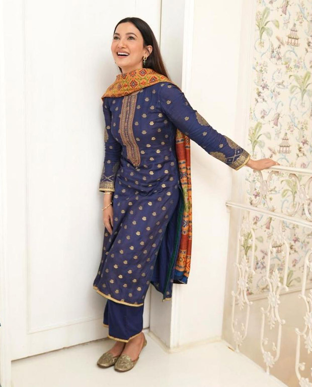 gauahar khan looks gorgeous in printed blue kurta set, wishes her fans independence day with a thoughtful message