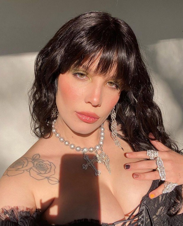 halsey looks like a greek goddess as she shows off her gold eyeshadow in latest pictures