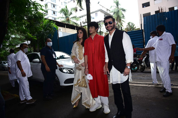 Arjun Kapoor, Khushi Kapoor, Shanaya Kapoor and other family members arrive at Anil Kapoor's residence for Rhea Kapoor and Karan Boolani's wedding