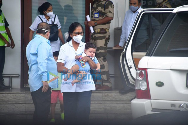 Kareena Kapoor Khan, Saif Ali Khan, Taimur back from Maldives; baby Jeh Ali Khan's looks adorable in blue onesie 