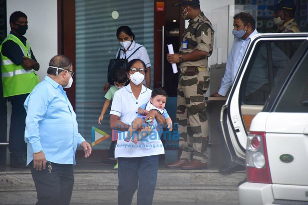 Kareena Kapoor Khan, Saif Ali Khan, Taimur back from Maldives; baby Jeh Ali Khan's looks adorable in blue onesie 