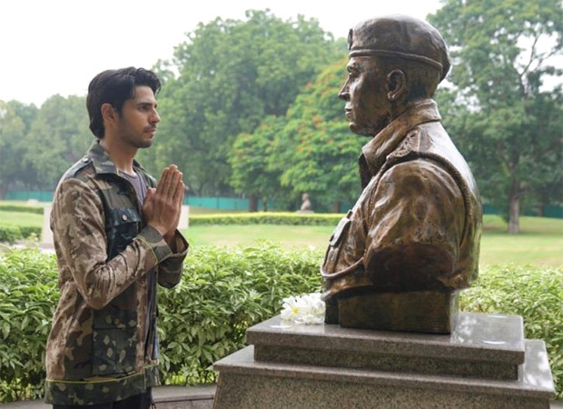 On 75th Independence Day, Sidharth Malhotra pays respect to Captain Vikram Batra and other patriotic leaders at National War Memorial in Delhi