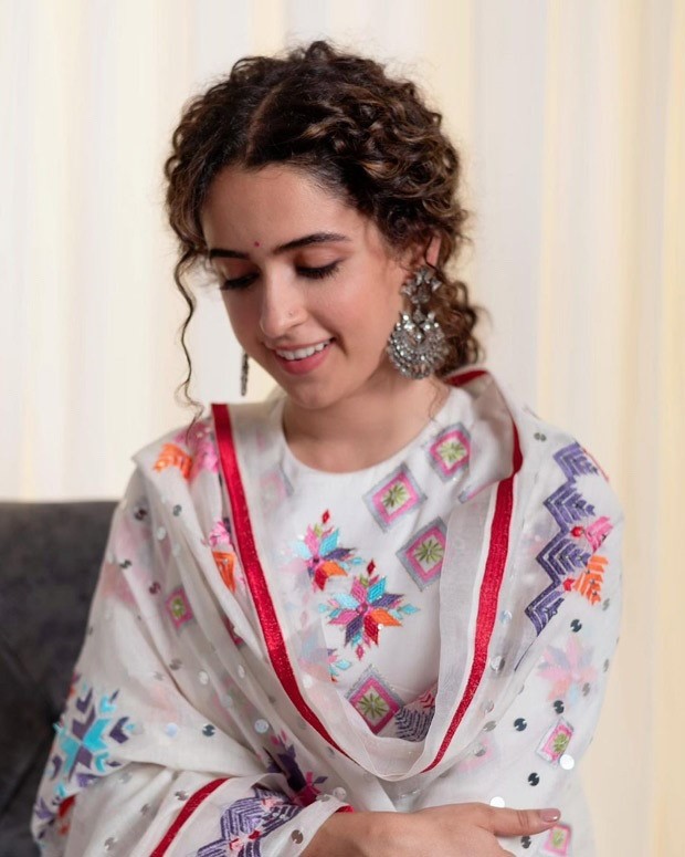 sanya malhotra stuns in a beautiful white organic kurta set worth rs. 47, 040 for meenakshi sundareshwar promotions