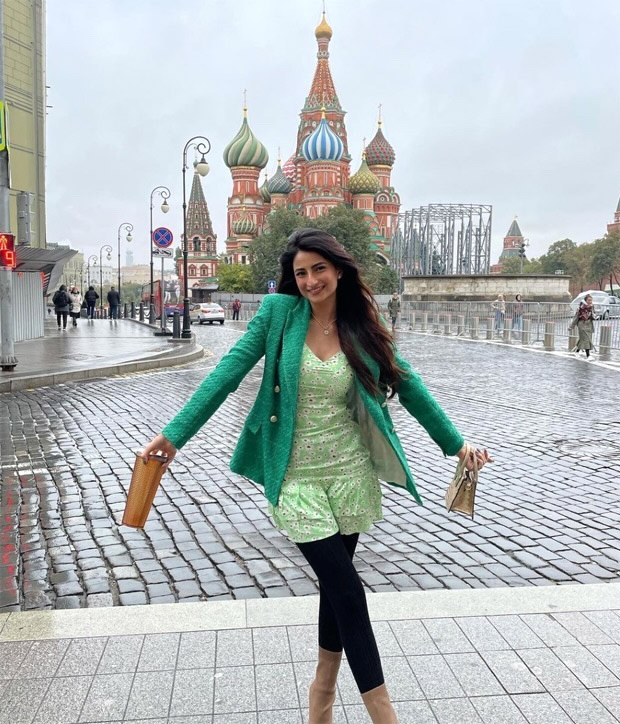 shweta tiwari’s daughter palak tiwari enjoys her day in russia in a chic green look