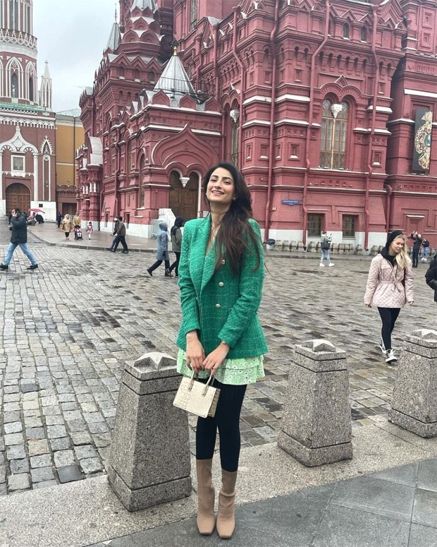 shweta tiwari’s daughter palak tiwari enjoys her day in russia in a chic green look