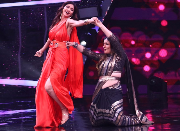 Shilpa Shetty Kundra and Raveena Tandon perform the hook step of their hit songs on the sets of Super Dancer Chapter 4