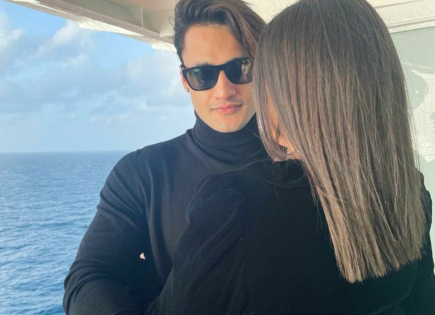 bigg boss 13 fame asim riaz and himanshi khurana enjoy their gala time in cruise