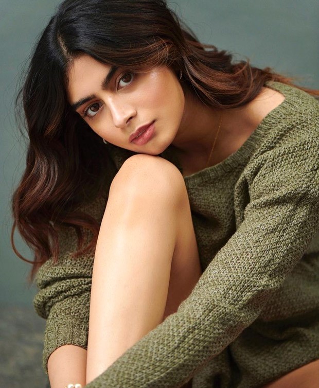 Khushi Kapoor misses sweater weather as she dons an olive green knit and flaunts her glowing skin