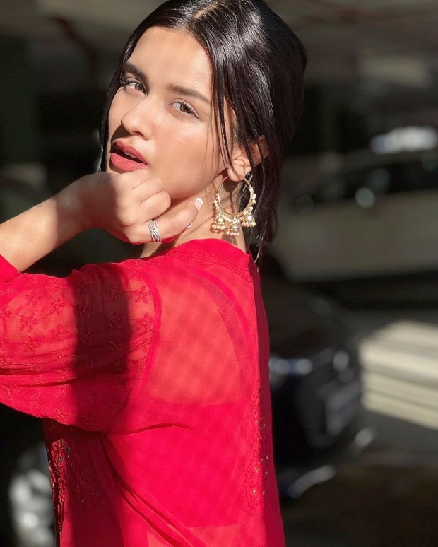 avneet kaur looks beautiful in a red chikankari kurta in sunkissed pictures